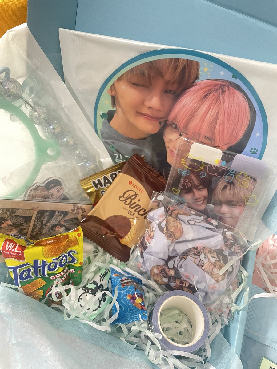 gonukumi's tweet image. ღ -💌 from @2binzPh • #WhoMadeThis
#2BinzMadeMe 

DUMATING NA SIYA!! Parang feeling ko Christmas na nung binuksan ko toh 🥹!! Still new sa mga cse and despite it being online I had so much fun!! The prizes and kit is so cute,, my mom ask “sino nagbigay?” HSHAH TYSM !!