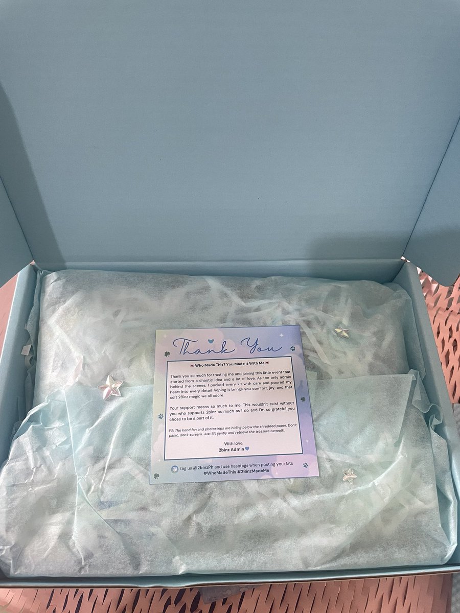 gonukumi's tweet image. ღ -💌 from @2binzPh • #WhoMadeThis
#2BinzMadeMe 

DUMATING NA SIYA!! Parang feeling ko Christmas na nung binuksan ko toh 🥹!! Still new sa mga cse and despite it being online I had so much fun!! The prizes and kit is so cute,, my mom ask “sino nagbigay?” HSHAH TYSM !!