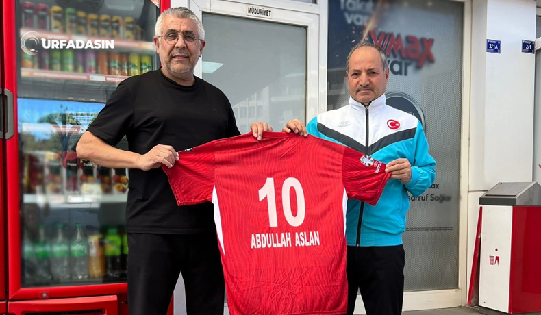 urfadasin's tweet photo. Şanlıurfa ASKF Başkan Yardımcısı Abdullah Aslan'a Jest https://t.co/KRRypL1Zm7 
@abdullahaslan68 https://t.co/opHZzZ8dWz