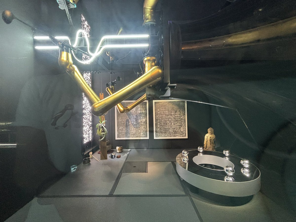 capture_USJ's tweet image. いのち輝く未来社会のデザイン…？

おたまロボットが茶室を仕切っている社会を示しているのかもしれない。

#null2 
#落合陽一
#EXPO2025 
#100日後ヌルになるパビリオン