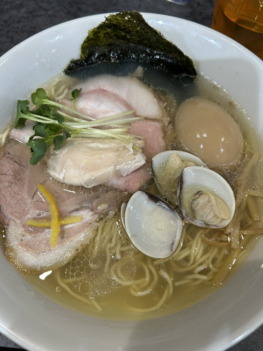 hide19640518's tweet photo. 久しぶりに食べたいと思っていたラーメン屋さんに行って来た。飲み干す一杯。俺好みの細麺で塩梅もいい😁最初の一口から最後の一滴まで通して旨かった。スープも全部飲みました。 https://t.co/hXdHwGKJ9Q