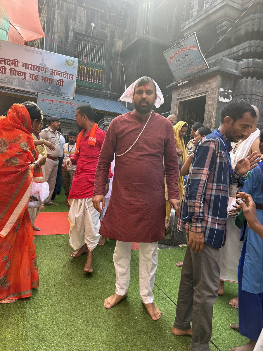goelgauravbjp's tweet image. यह यात्रा केवल एक धार्मिक अनुष्ठान नहीं थी, बल्कि अपने पूर्वजों के प्रति श्रद्धा और कृतज्ञता व्यक्त करने का अवसर भी थी। गया जी की आध्यात्मिक ऊर्जा और वातावरण ने मन को गहराई से प्रभावित किया।