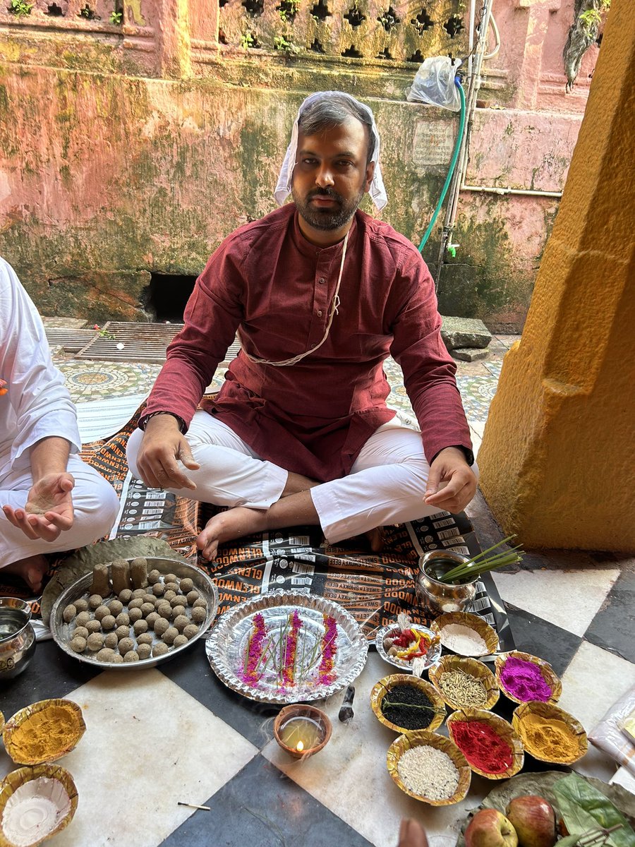 goelgauravbjp's tweet image. यह यात्रा केवल एक धार्मिक अनुष्ठान नहीं थी, बल्कि अपने पूर्वजों के प्रति श्रद्धा और कृतज्ञता व्यक्त करने का अवसर भी थी। गया जी की आध्यात्मिक ऊर्जा और वातावरण ने मन को गहराई से प्रभावित किया।