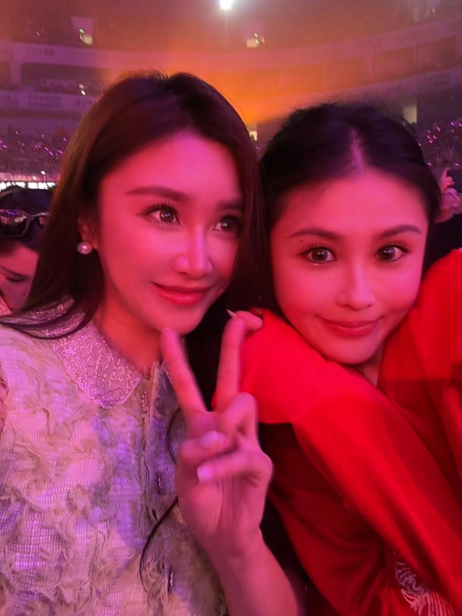 ecoshylon's tweet image. Let's go to a concert with good friends this weekend.