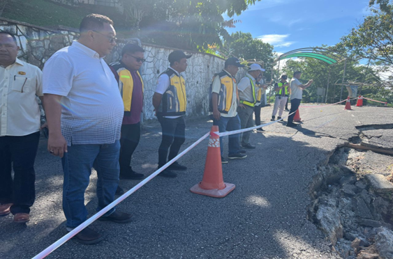 CerunJKR's tweet photo. PROGRAM LAWATAN TAPAK YBHG. DATUK WIRA Ir. ROSLAN BIN ISMAIL, KETUA PENGARAH KERJA RAYA KE TAPAK CERUN RUNTUH DI SABAH 

Pada 21 September 2025 telah berlangsungnya program lawatan tapak YBhg, Datuk Wira Ir, Roslan bin Ismail, https://t.co/OFvRtOOErg