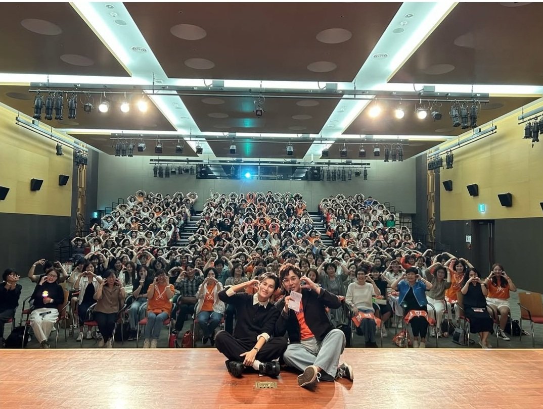 🧡 김희재 첫 번째 미니앨범  [HEESTORY] 청음회🧡

희재의 첫 번째 미니앨범 [ HEE'story]
잘 듣고 계신가요?🎵

희재와 희랑이 함께 했던
청음회 단체사진 놓고 갑니다📸

희재의 첫 번째 미니앨범 [ HEE'story]
계속해서 많은 사랑 부탁드립니다🧡

#김희재 #Kimheejae
#다신볼수없는내사랑