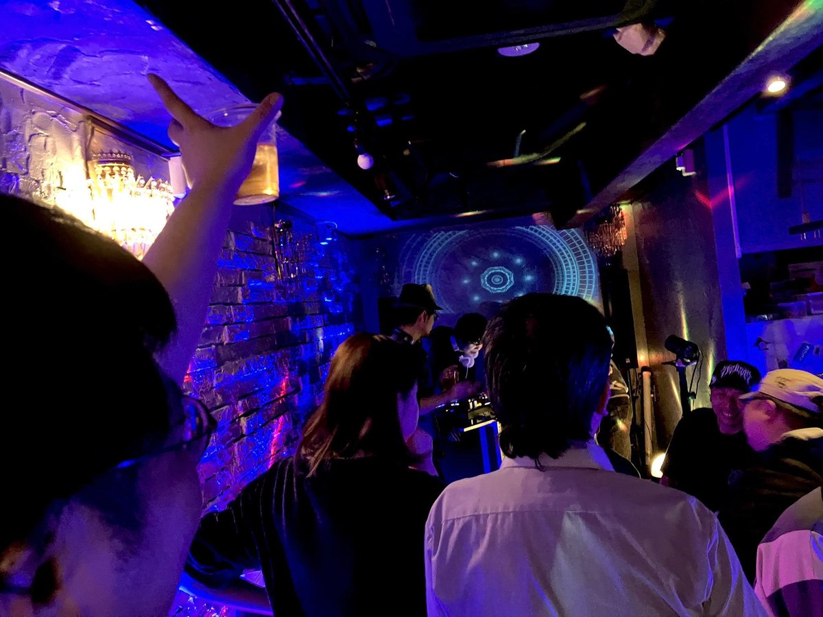 - Pandora information -

▶︎ 札幌市中央区南7西4LC7番館1F

キャパシティー12人ほどのライブバーPandoraは、音響照明を完備し、音楽を通して思い立ったイメージをすぐに形にできる速戦型のイベントスペースです。お客様との距離感が近いアットホームさも特徴です。