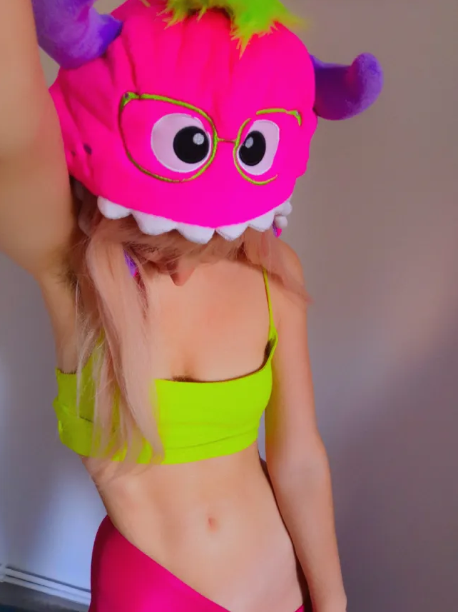 milkimi7's tweet photo. Who said nerdy monsters aren't sexy? https://t.co/wpZmKanSHo