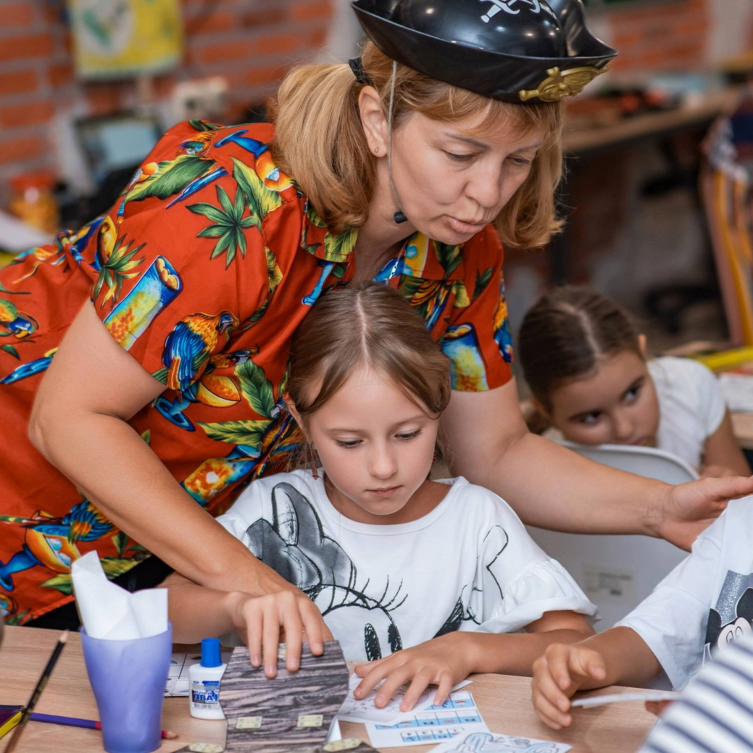 Inom vårt projekt ActiveKids i Mykolajiv fick krigsdrabbade barn en paus från verkligheten med en temadag fylld av piratlekar, skattjakter och utklädnad! 

Stöd vårat arbete och donera till:

Swish: 123 139 37 01
Bankgiro: 5856-4071
PayPal: paypal.com/donate/?hosted…