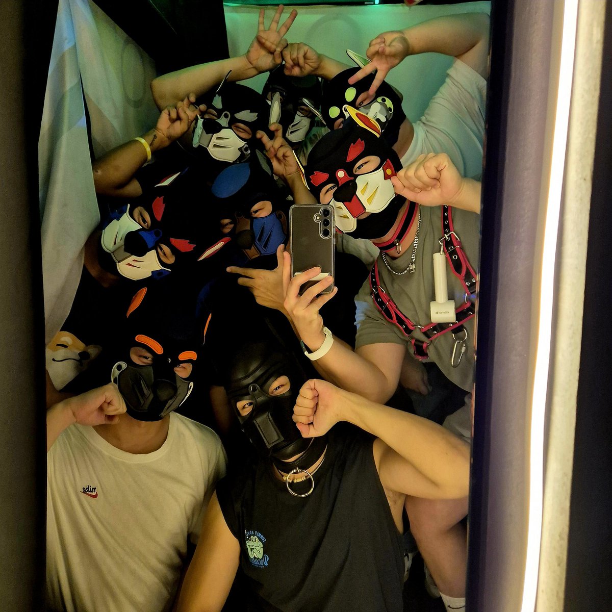 태그 잘못한듯해서 다시 올리는
내향댕들 끌고 포토라인 세우기
<a href="/GreyD_pup/">🐾펍패티쉬🐾</a>
<a href="/chwolf0412/">최랑</a> 
<a href="/Nevy960/">네비</a> 
<a href="/ddaeng_meong/">땡이</a>
<a href="/rroolp1/">지브</a> 
<a href="/Less00r_the_pup/">레서 🐶</a>