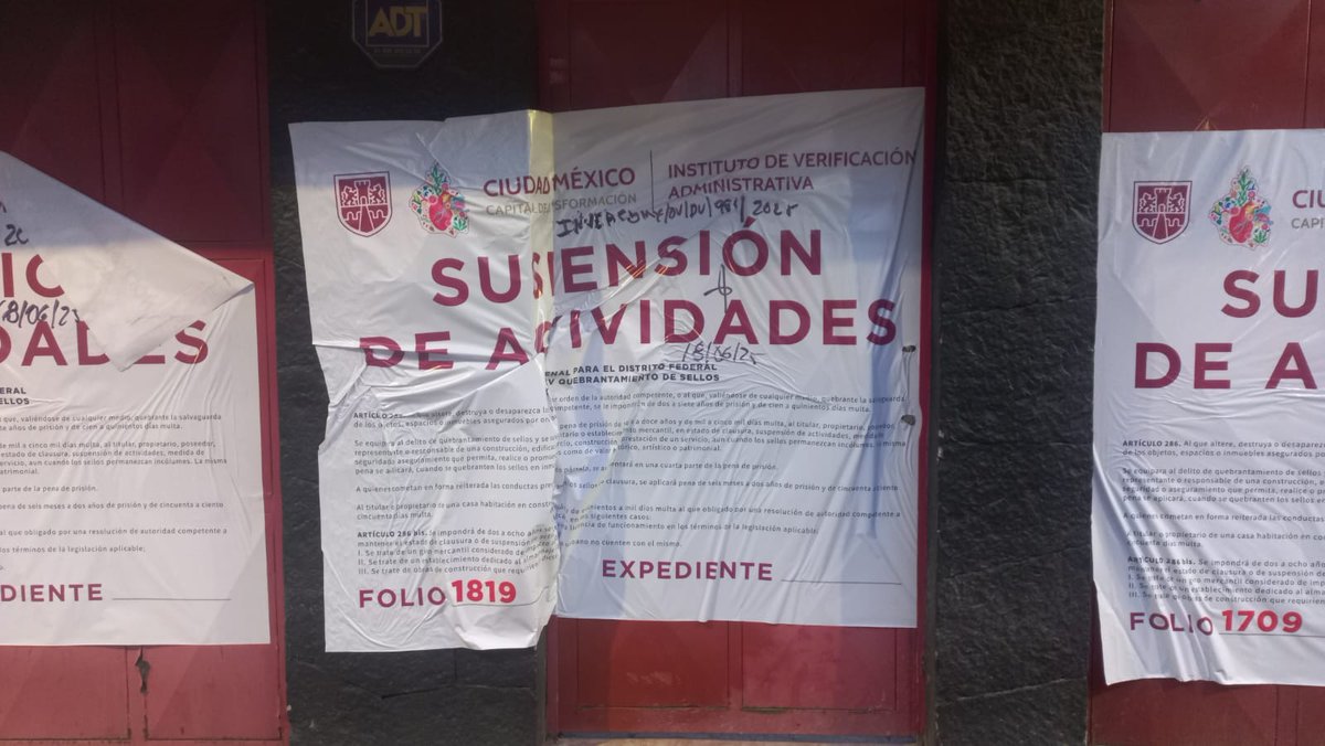Comiteducacion's tweet photo. Posteriormente @inveacdmx colocó sellos de SUSPENSIÓN aunque solo por a las faltas administrativas a la ley de obras, en su momento le informó a la representación vecinal de las atribuciones de la alcaldía en materia de permisos, supervisión y seguimiento a las obras https://t.co/bvYcYjcAha