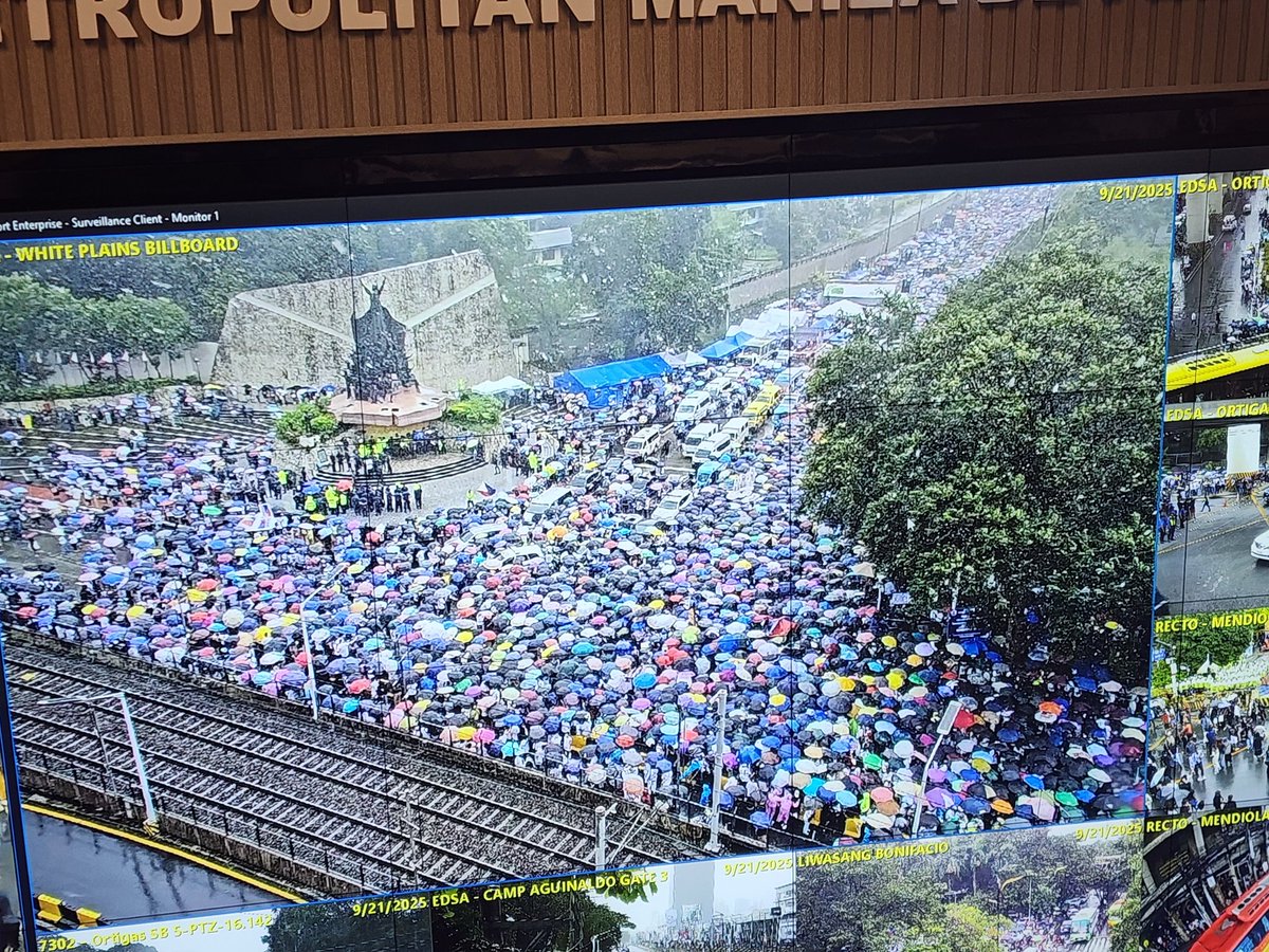 DI NA MADADAANAN

The MMDA, at 3:05 p.m. on Sunday, said the northbound stretch of EDSA from Ortigas Ave. to White Plains Ave. was not passable to vehicles as thousands of rallyists gathered at the People Power Monument for the #TrillionPesoMarch against corruption.

Motorists