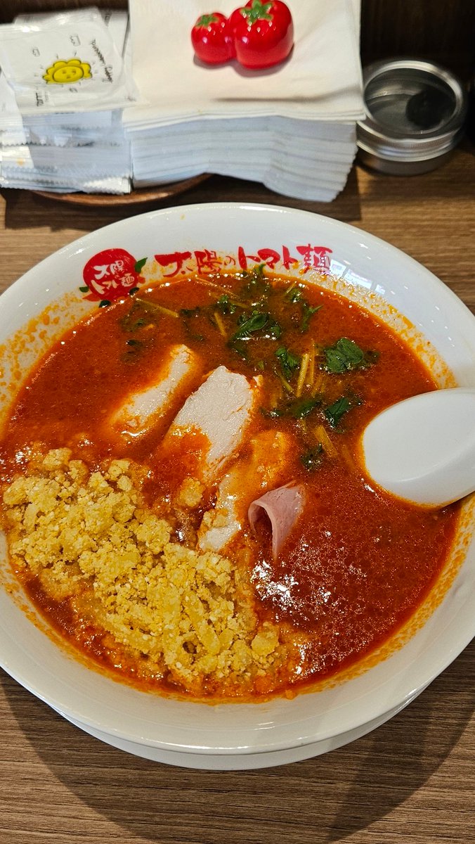 태양의 토마토라멘 생각보다 맛있어욤🍅
닭가슴살도 많이 들어있음~!