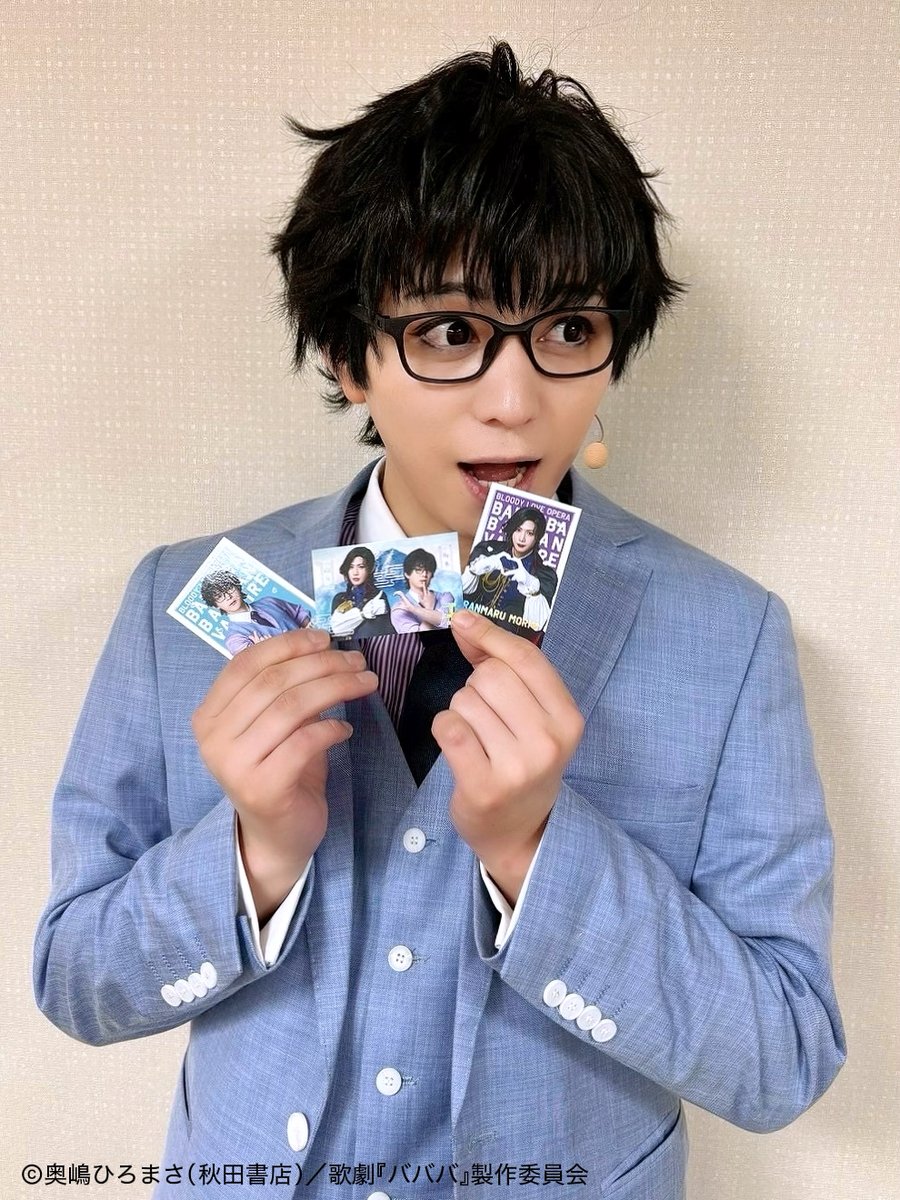 ♨️グッズ紹介♨️

／
今回の紹介担当は…🦇
坂本梅太郎（#佐奈宏紀）
＼

✦ ランダムトレーディングカード
ホログラム箔加工がキラッと可愛い仕上がりになっております✨
※本製品は食べられません。

#歌劇バババ