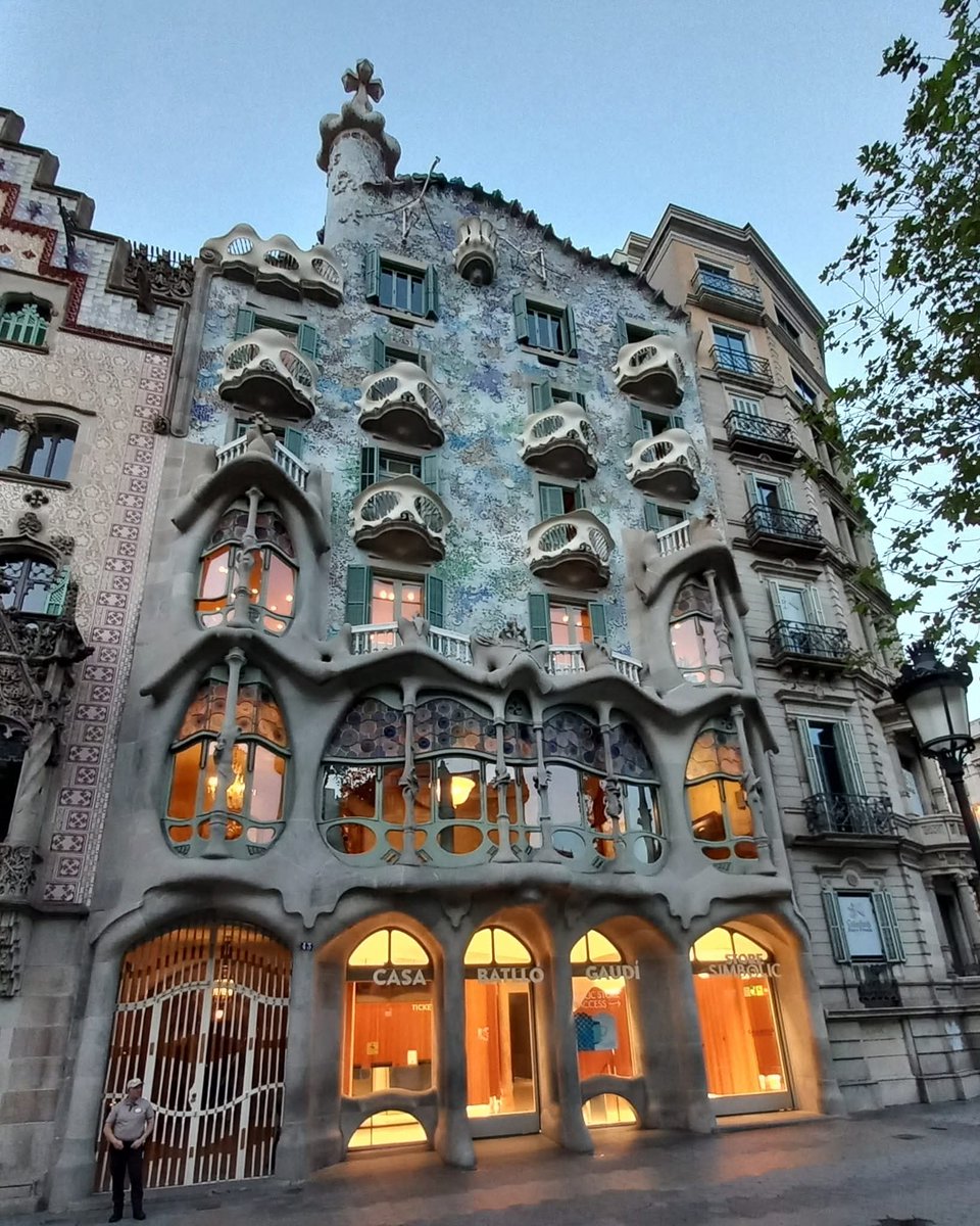 Passejant per Barcelona. 
Casa Batlló.  #Barcelona #bcn #modernisme #descobrirbcn <a href="/CasaBatlloGaudi/">Casa Batlló | Gaudí Barcelona</a>