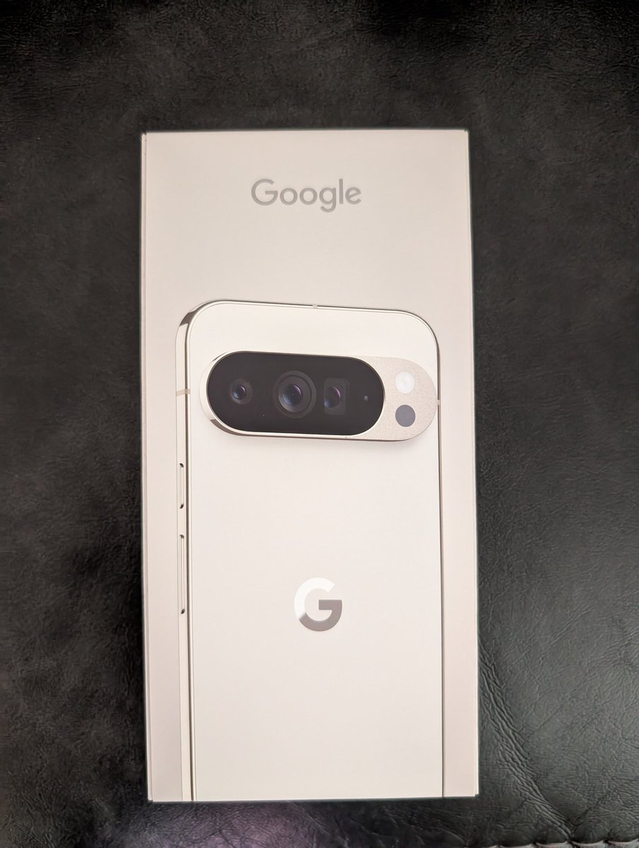 ComedianJamake's tweet image. My Pixel 10 Pro XL has arrived today! @madebygoogle #Pixel10ProXL #TeamPixel #TeamAndroid