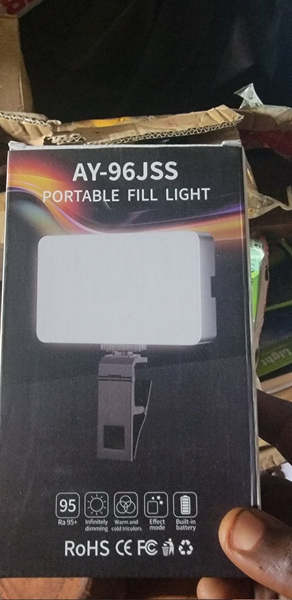 Influencer light
100pcs = 19k per 1

60pcs = 19500
10 pcs = 21000
2 pcs  = 22,000
1= 23,000
It is rechargeable