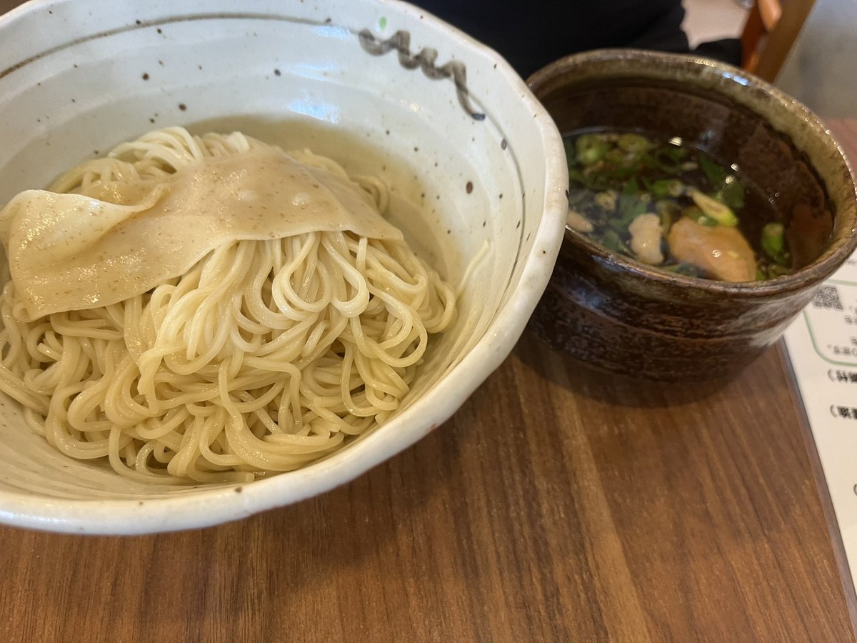 girogiro30fun's tweet photo. 㐂九家さん
THE鴨つけ麺　鴨増し
日本酒

鴨に日本酒サイコーです🍶

鴨ビンビンつけ汁に麺を付けて無心で啜れるめちゃ美味つけ麺🍜
山椒やオロシの味変アイテムも抜かり無しの鴨好き必須な一杯に日本酒😋
久々㐂九家堪能😊

ゴチそうさまでした😄 https://t.co/FtjlyzbAwJ