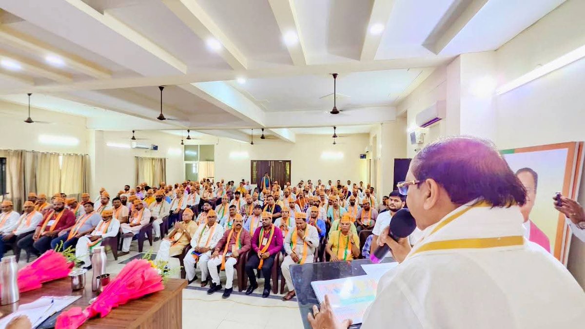 आज मेरठ महानगर भाजपा कार्यालय पर "सेवा पखवाड़े" के निमित्त मंडल अध्यक्ष एवं शक्तिकेंद्र संयोजकों की संगठनात्मक बैठक को माननीय प्रदेश महामंत्री (संगठन) श्री <a href="/idharampalsingh/">Dharampal Singh</a> जी के साथ संबोधित किया।

Bharatiya Janata Party (BJP) 
BJP Uttar Pradesh