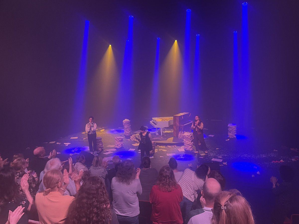 Heureux d’accueillir hier au nom de <a href="/luccarvounas/">Luc Carvounas</a> un public plus familial que jamais venu au <a href="/POLEAlfortville/">Le !POC!</a> en ouverture de notre saison culturelle <a href="/Alfortville_94/">Ville d'Alfortville</a> applaudir le show des Virtuoses. Merci à nos programmateurs <a href="/MCPietragalla/">Pietragalla</a> pour cette nouvelle saison prometteuse