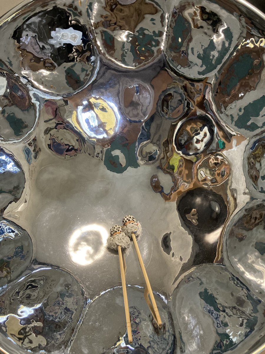 今年のムリッパーズのライブで披露する曲を必死で暗譜中ですが、頭から煙が出ています…💨

(お手製ミュートマレットで練習ちう)