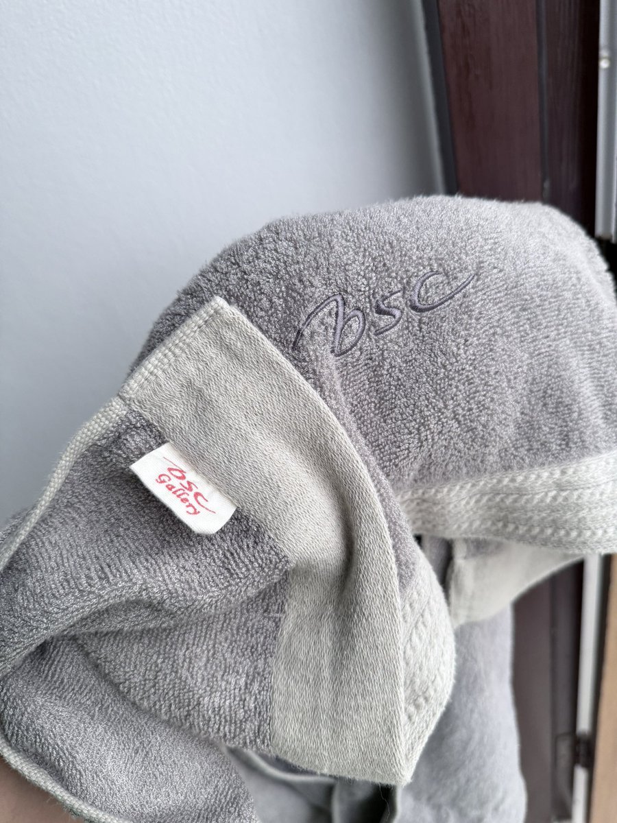 เข้าวงการผ้าเช็ดตัว/ผ้าขนหนู มาแบบงงๆลองมาหลายแบรนด์กว่าจะเจอที่ถูกใจ มา list ตัวที่ใช้จริงทั้งหมด ประมาณ 8 แบรนด์คับ

- hanky house ผืนใหญ่ถูกและดี หนานุ่มซับน้ำดี แบรนด์ไทย มี 2 รุ่นเลย
- Jviva home โคตรจะนุ่ม ผ้ามีมาก ส่วนตัวใช้หน้าเช็ดหน้า ฟินสุดเวลาซับ
- haven นุ่มมากกกก