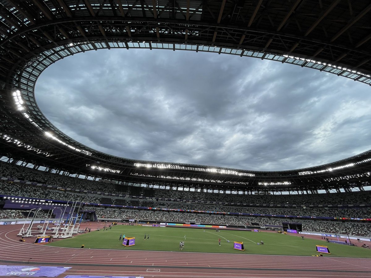 世界陸上ファイナル日　左右見渡せる良席👍