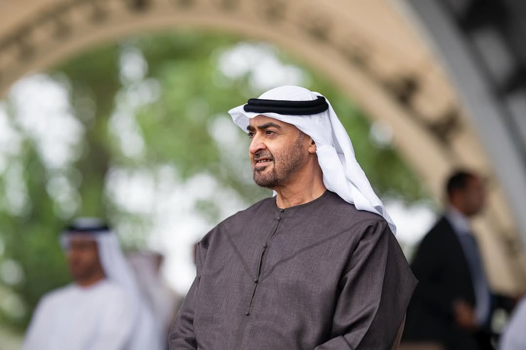 ObaidAlsalami2's tweet photo. زعيم استثنائي يلتف حوله العالم بمحبة استثنائية، تلتقي عنده قلوب الزعماء قبل مواقفهم، فيحيطونه بالحفاوة والاحترام والتقدير أينما حلّ، ليس لمكانته فقط، بل لإنسانيّته الفريدة، وصوته الذي يبعث الطمأنينة في زمن تعصف به الأزمات

يحمل هموم الناس، وكأنها همومه الشخصية، فيصغي بقلبه وعقله بكل صدق وتعاطف واهتمام،يحظى -بلا منازع- باحترام وتقدير الزعماء والرؤساء الذين يرون فيه قائداً مختلفاً وملهماً، ففي حكمته تواضع ملفت، ومن حزمه تنساب رحمة غامرة، فأصبح جديراً بمحبة شعوب العالم وقادتهم على حد السواء

#الشيخ_محمد_بن_زايد_آل_نهيان،رجل الإنسانية وقائد السلام والتسامح
#اليوم_الدولي_للسلام