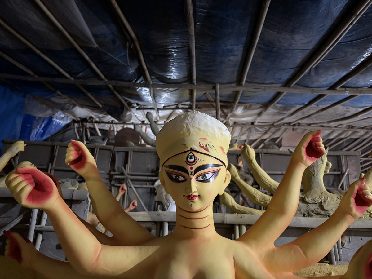 Probash_Co's tweet image. [...]

Lisa Banerjee&apos;s message isn’t just a greeting; it’s a piece of our own history. Through her eyes, we see how far we’ve come, and through her warmth, we’re reminded why we began. ❤️🙏✨

#Probash #CRPark #Durgotsav2025 #DurgaPuja