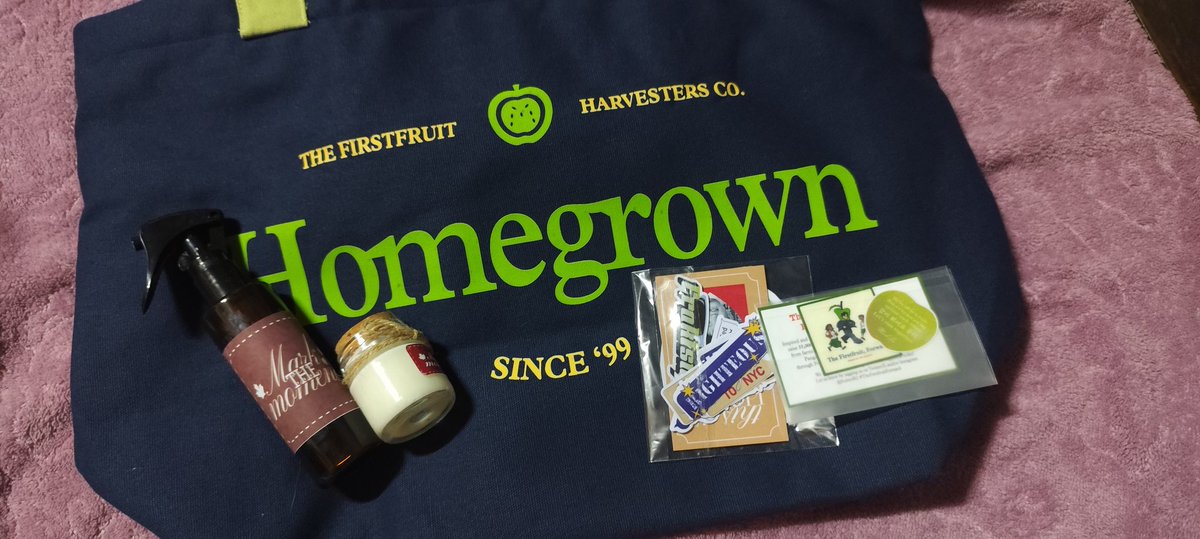 saehayanbam's tweet image. surprise parcel from @fruitsof82 💝 always happy to be budol-ed for a cause 🥹🫶🏻💖✨