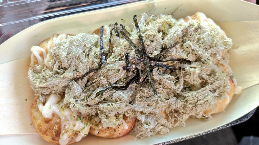 今日のおやつは #冨よし商店 さんで✩.*˚

限定メニュー狙いで氷見まで来たけど
売り切れてて残念★

代わりに いつもとは違う 白髪ネギのネギポン作ってくれたょ♪
(もう一つは昆布)

TOMMYはめっちゃ元気だったけど
ヨッシーは少しお疲れモードだったみたいw
次は もっと早く来ないと✩.*˚

(っ´ω`c)