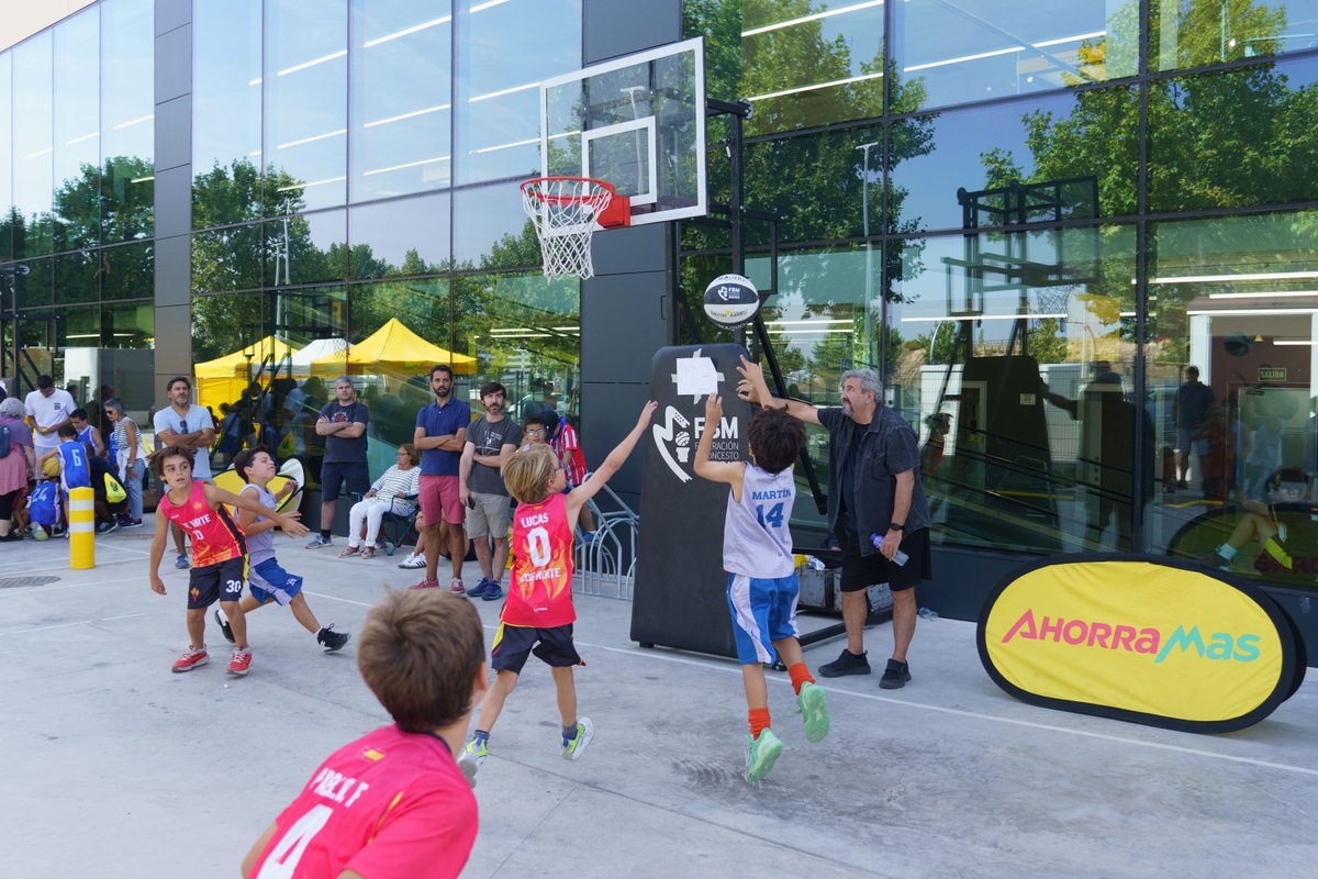 Ya está disponible la galería de fotos del torneo 3x3 organizado por <a href="/Ahorramas_com/">Ahorramas</a>, con la colaboración de la FBM, el sábado 20 de septiembre en Valdebebas (Madrid). #AlimentandoElFuturo

🔗 Link: flic.kr/s/aHBqjCuHr7
📸 <a href="/OscarRibasT/">Oscar Ribas Torres</a>