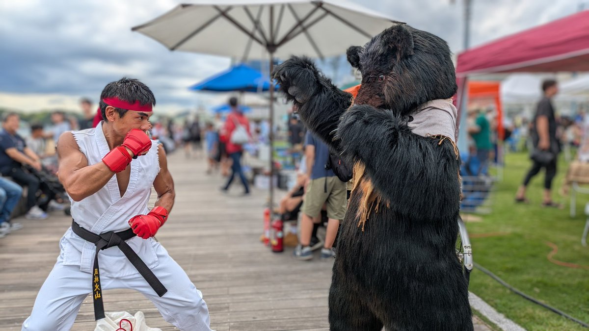 ＃オノミチフェスタ
＃ストリートファイター
＃コスプレ

オノミチフェスタ2025にて

リュウ「熊と遭遇するとはな。これも格闘家の宿命か。行くぞ!!」

※このクマさんは、人畜無害でとても愛嬌あるクマさんです