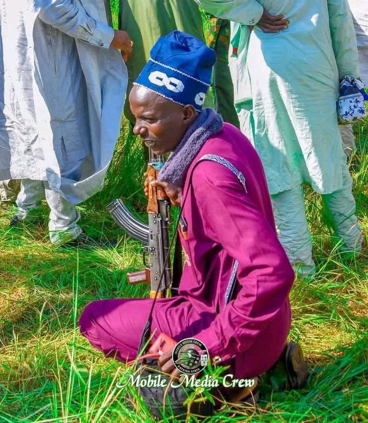 A terrorist is openly showing support for “President” Tinubu? I can't believe my eyes!✍️