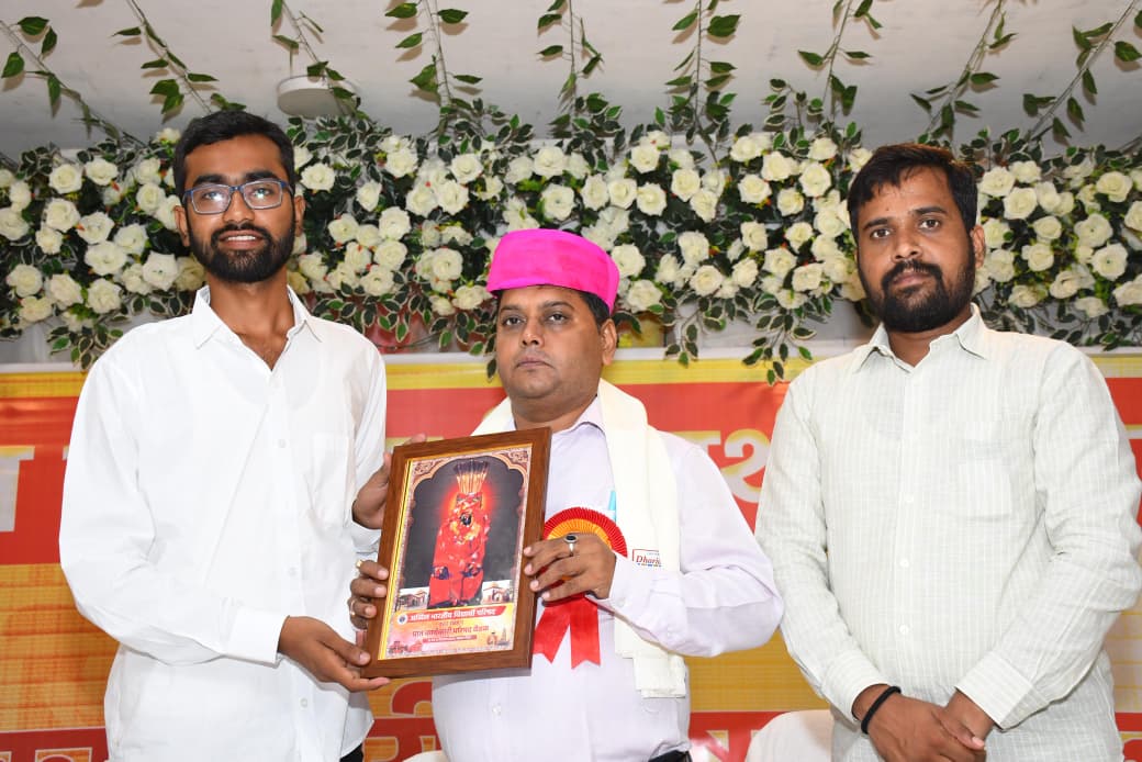 yagywalkya's tweet image. अभाविप उत्तर बिहार प्रांत के सहरसा जिला में प्रदेश कार्यकारिणी बैठक विधिवत उद्घाटन प्रदेश अध्यक्ष डॉ. अंजनी श्रीवास्तव और प्रांत मंत्री श्री पुरुषोत्तम कुमार द्वारा दीप प्रज्वलित कर किया गया।

#ABVPForStudents