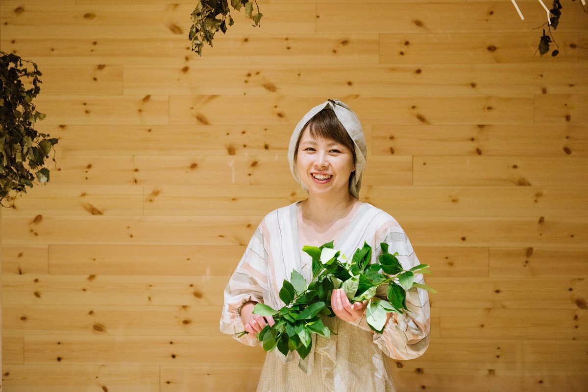 🌿ウィスキングマイスターJUNKO🌿

サウナ室を植物成分たっぷりの蒸気で満たして五感を刺激し、心身をととのえるバルト式のウィスキングを習得し、第0回ウィスキング祭り参加、ウィスキングメニューの開発や監修などを手掛けています🍀
ウィスキングのご予約は下記リンクから
select-type.com/rsv/?id=NU9l1A…