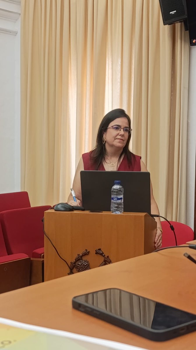 Azahara Veroz (@azaharaveroz) on Twitter photo El 10 de septiembre me examiné para la plaza de Profesora Titular de Universidad.
Gracias al tribunal por su labor y a todas las personas que me han acompañado en este camino. El 10 de septiembre me examiné para la plaza de Profesora Titular de Universidad.
Gracias al tribunal por su labor y a todas las personas que me han acompañado en este camino.