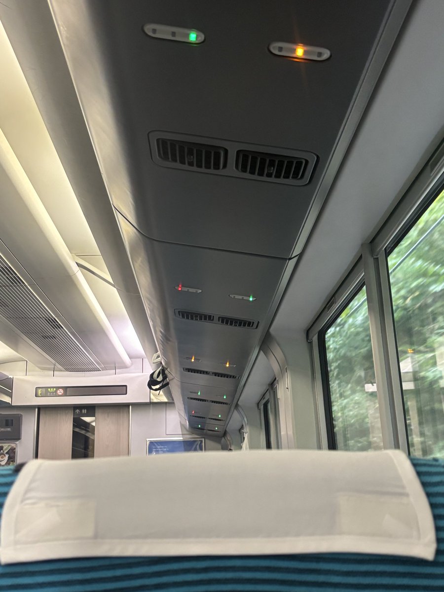 gpz900ringo's tweet photo. 踊り子号
初めて利用したけど、
座席の状態が、荷物棚下のランプで
確認出来るんだね！

面白機能 https://t.co/Sxr3SvUcaN