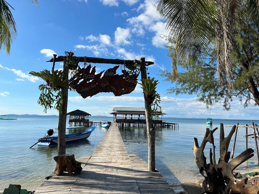 OctaviaTranvn's tweet image. A smile shared is a bond created.
#SandAndSun #SaltyAir #PalmTrees #SeaWaves #BeachLifestyle #LifeByTheBeach
☔️ Bãi tắm Hàm Rồng Rạch Vẹm với nước biển xanh trong khung cảnh yên bình, Phú Quốc, Việt Nam.