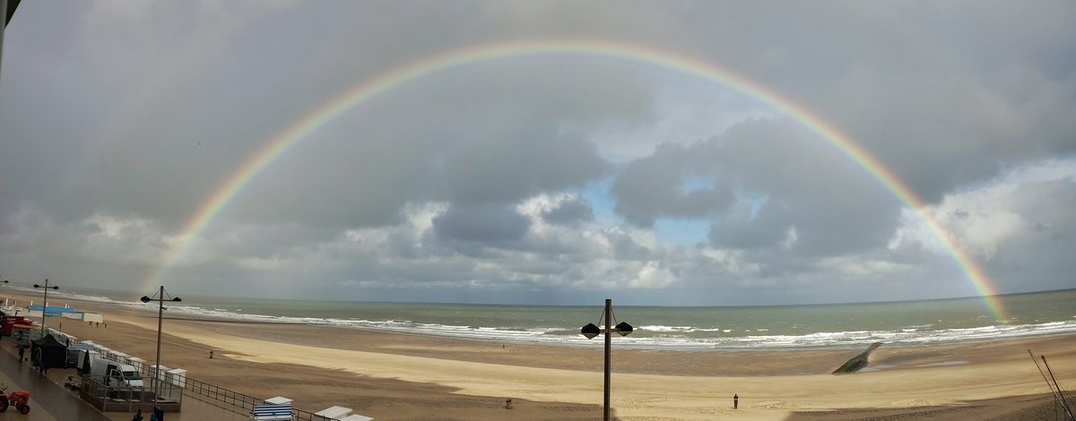 #vrtweer Luc Lambert 9u53 Middelkerke zon en wolken met regenboog 🌈