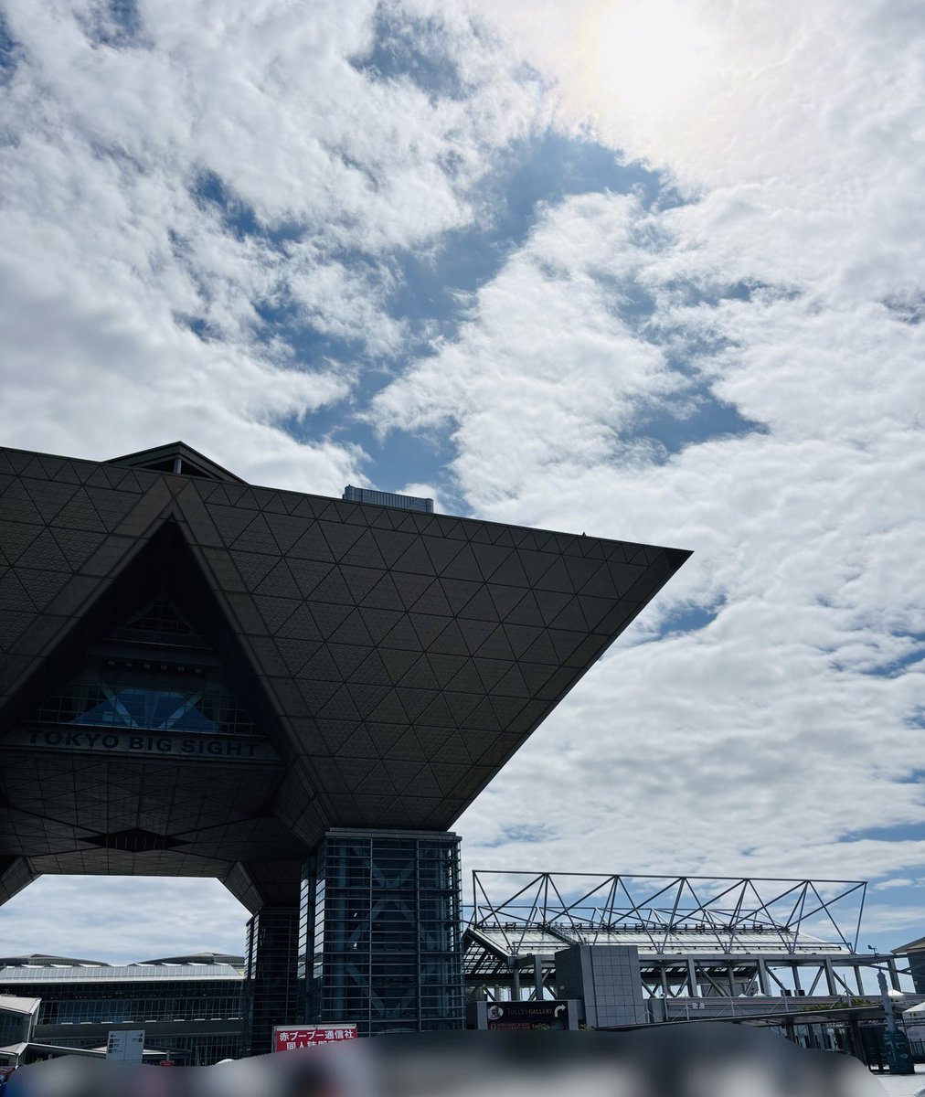 歩きすぎたせいで帰りの電車内で両足攣って今悶絶…