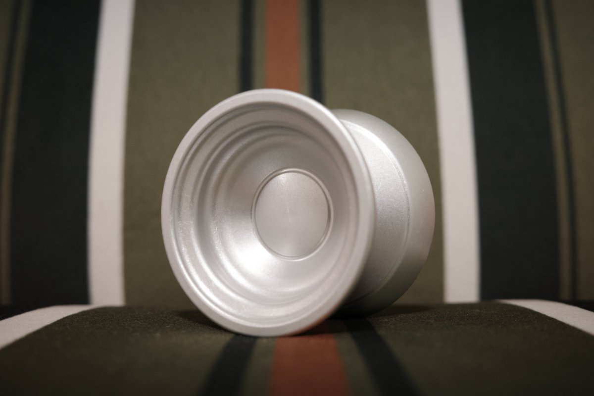 wapo_point's tweet image. オレゴン産ブラーオートスコピー
表面の感じが良すぎる、ただでさえブラー好きなのにこんなの出てきたらあかん、あかんて

最初に出たブラーに合わせてガンメタにしようかと思ったけど、オレゴン感ありそうなのはやっぱシルバーかな…

#ヨーヨー
#yyr