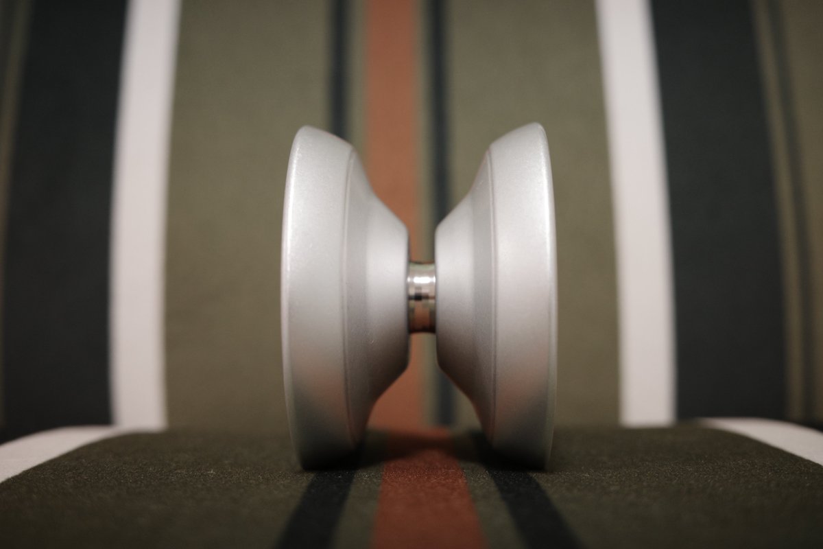 wapo_point's tweet image. オレゴン産ブラーオートスコピー
表面の感じが良すぎる、ただでさえブラー好きなのにこんなの出てきたらあかん、あかんて

最初に出たブラーに合わせてガンメタにしようかと思ったけど、オレゴン感ありそうなのはやっぱシルバーかな…

#ヨーヨー
#yyr