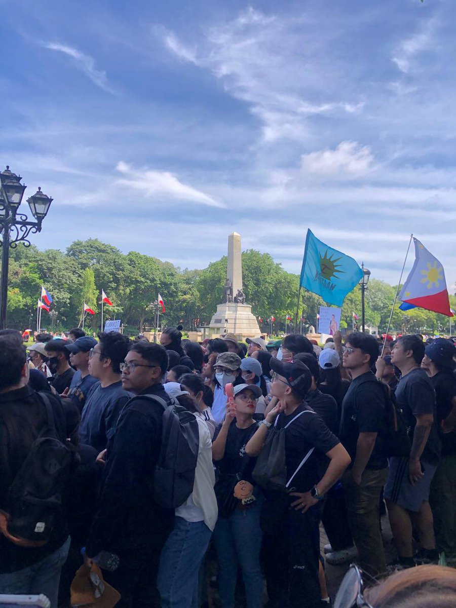 Kung hindi ka pa rin galit, bakit?

Harap-harapan na tayong ninanakawan at niloloko! Kung sa tingin mo ay hindi ka apektado, nagkakamali ka.

Gamitin mo ang boses ng isang Pilipinong galit sa korapsyon!

#KurakotManagot #BahaSaLuneta #TrillionPesoMarch #KS4GGAgainstCorruption