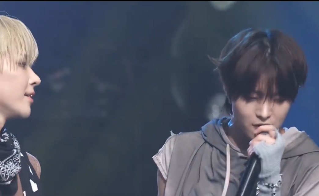 그만내려다보기를제안한다.(p)