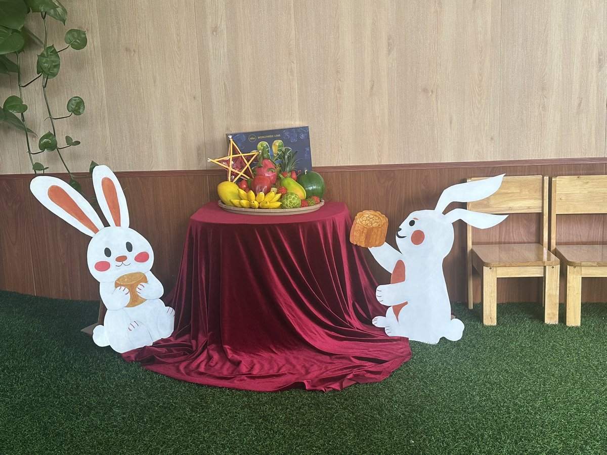 ThanhNhi_Clara's tweet photo. "...Trung Thu liên hoan trăng sáng ngập đường làng, dưới ánh trăng vàng đàn em cất tiếng hát vang"
Demo thành quả hôm nay của các cô nhà em. Hy vọng các bé sẽ thích ❤ ❤❤
#trungthu
#3m5m #thuthach5mview https://t.co/fZXJRYSUa9