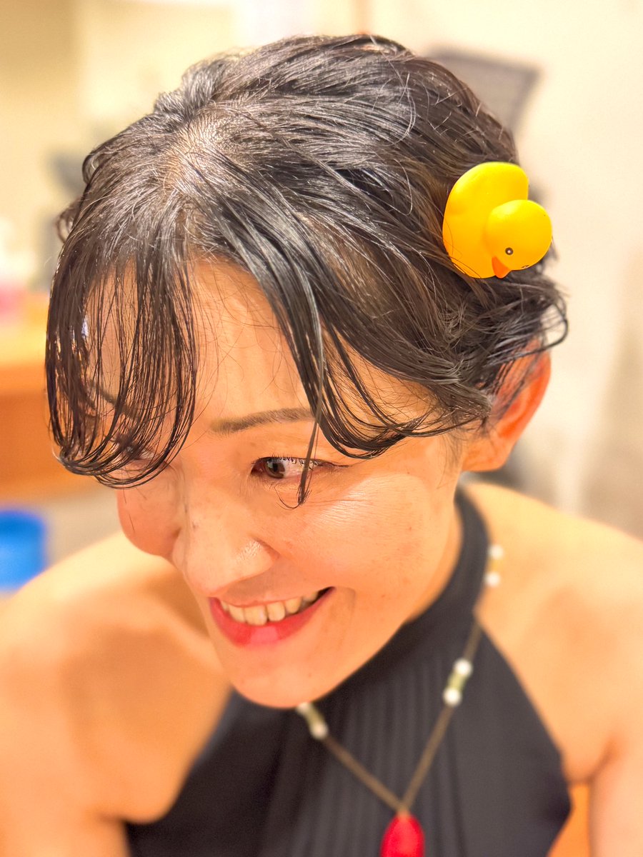 kinkangakuen's tweet image. 今回お時間の都合で、猫耳装着の松本さんのお写真が撮れず残念。
ゲネプロ終了後のお二人とフラワースタンドと、アヒルと心のカケラを装着した奈々絵ちゃん。
 #プリンセスチュチュ × #銀河英雄伝説  #ptutu  #アニオケ