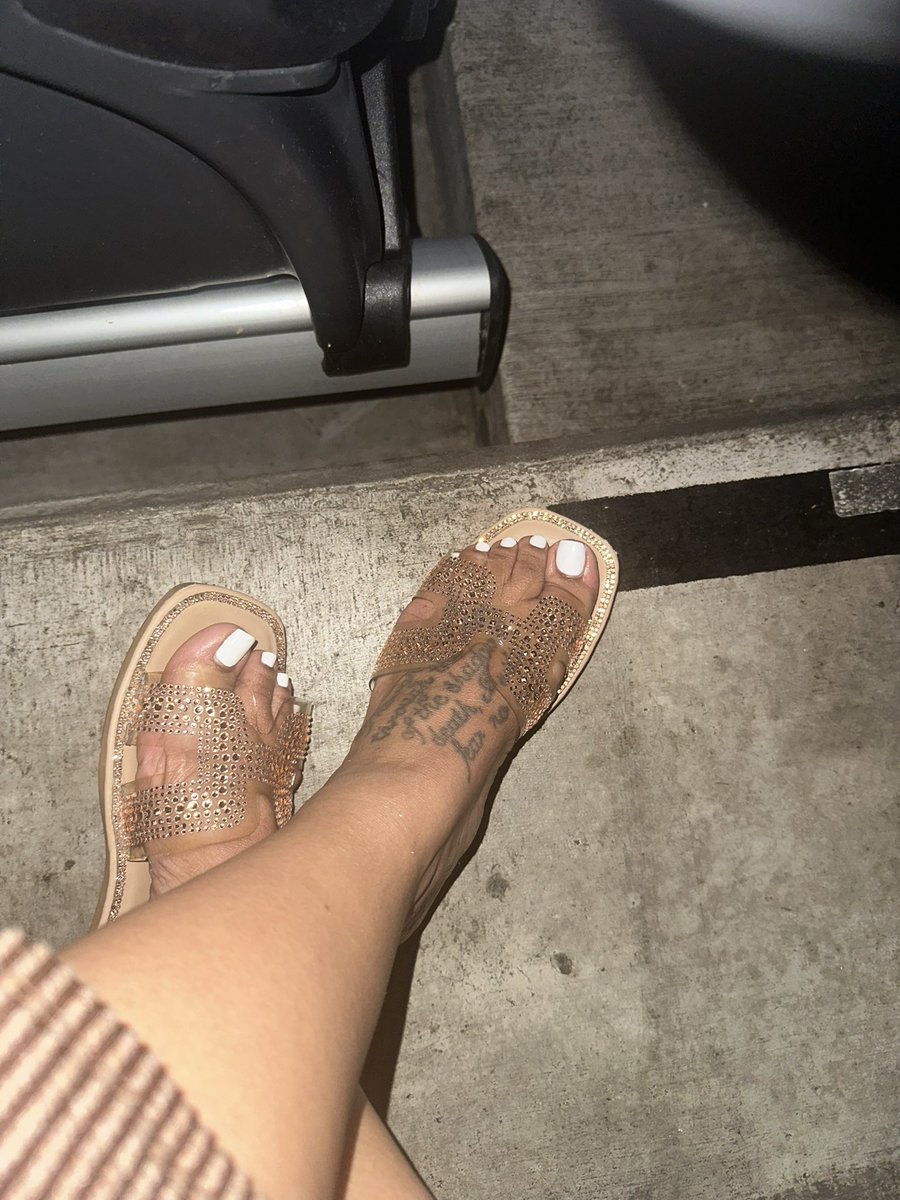 HennessyDripz's tweet photo. I be on BS wit white toes but 🤩 https://t.co/Cm9dLbDxse