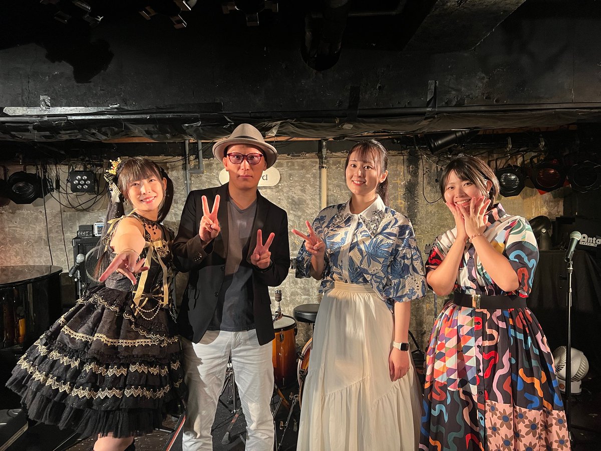 xxx_alice1015's tweet photo. 「悟と愉快な生徒達」午前中の早いお時間からご来場ありがとうございました🙌
4年前のイベントがみんな欠けることなく活動を続けていたこと、実現できたこと、とてもすごいことだ…！😭✨
そしてまたやろう！と動いてくださったあゆ香さんに感謝…！🙏
Mont.Barbaraピコピコver.オケ好評で嬉しかった🥰 https://t.co/M98q8eD5s5