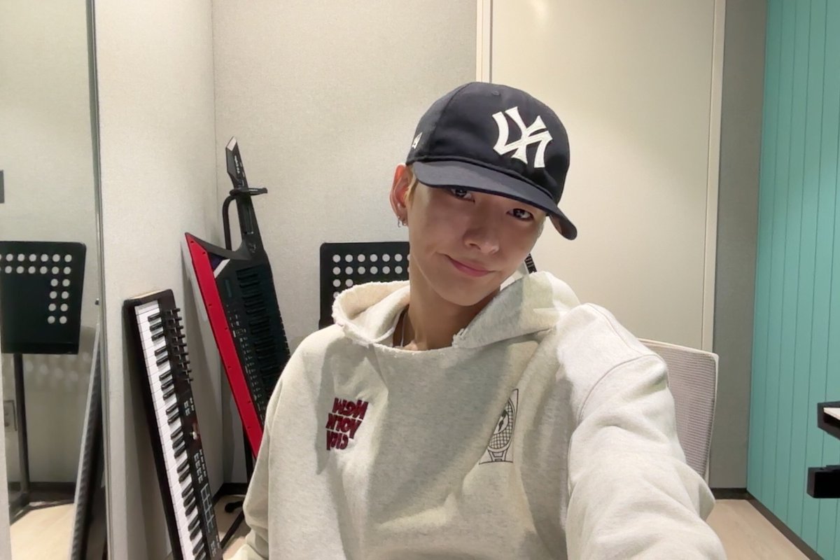 odebbl's tweet photo. 💌 [250921] 5:06-07 PM

📸📸
🦊 I went to bed late, woke up late, had meal and
🦊 had nothing to do after that, so I go to work
🦊 ㅋㄱㅋㄱㅋㄱㅋㅋ (laughs)

-c- https://t.co/DpGOYgMEWc